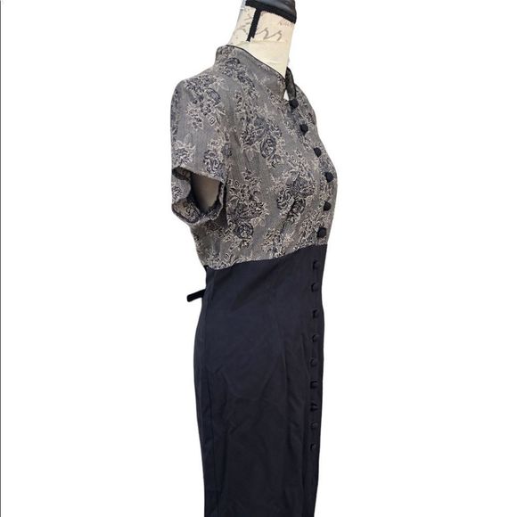 80s Mock-neck Two Toned Dress size 9/10.                  ♥️🤍$8 with any bundle - Picture 3 of 8